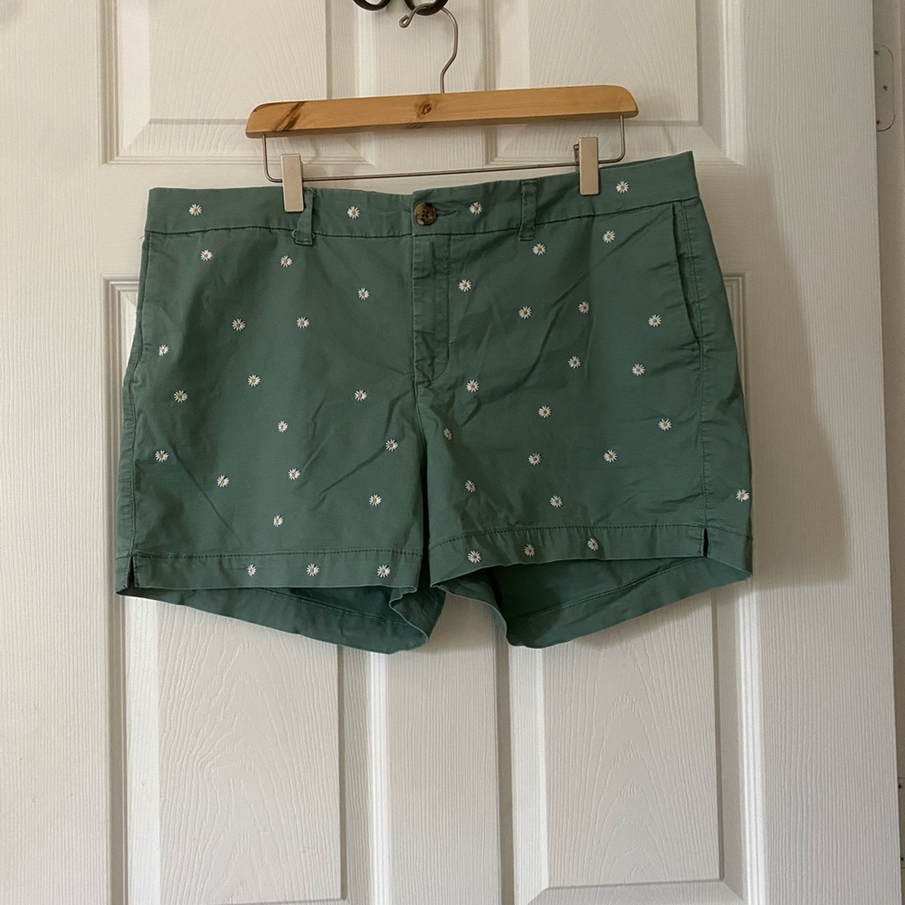 Daisy embroidered cotton shorts